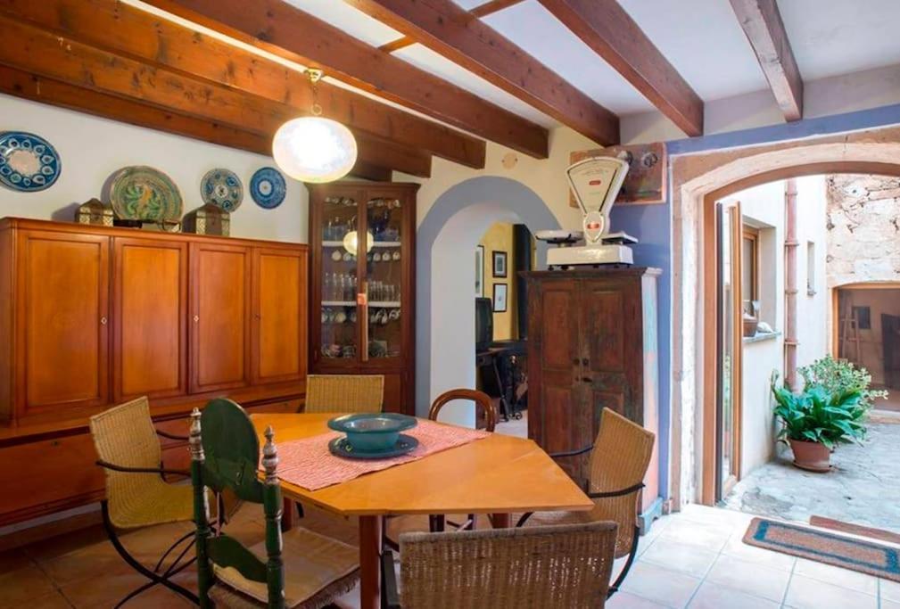 Charming Townhouse 7 Pax Wifi/aircon - Ca's Padri Vakantiehuis *